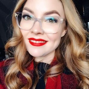 Meet your Posher, Hilary